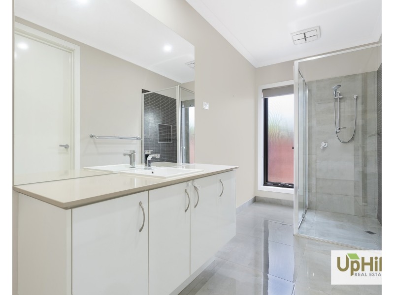 62 Como Parade, Clyde North VIC 3978