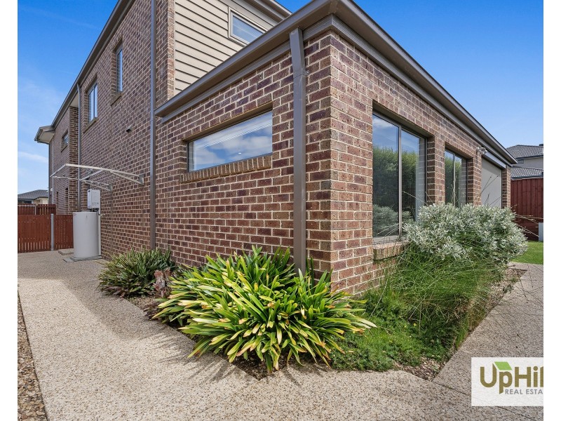 62 Como Parade, Clyde North VIC 3978