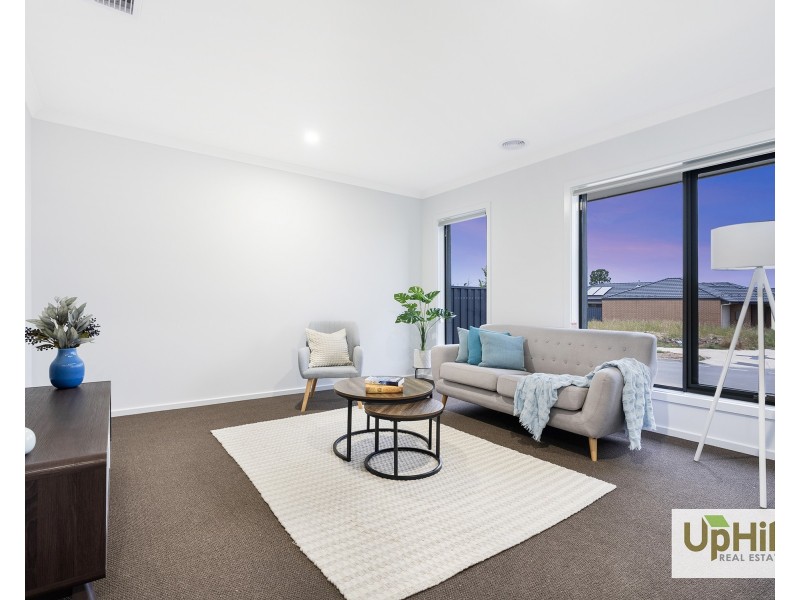 38 Borthwick Parade, Clyde North VIC 3978