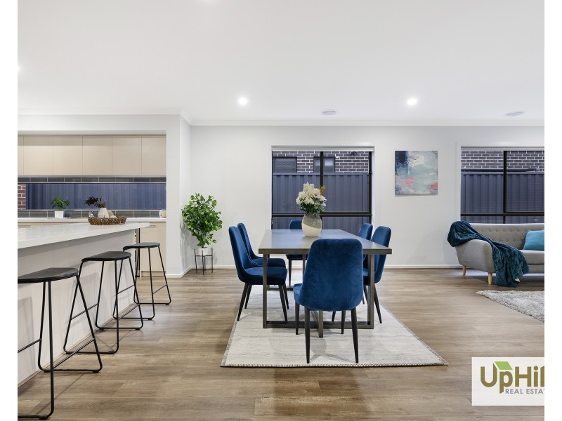 38 Borthwick Parade, Clyde North VIC 3978