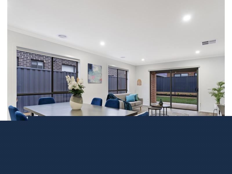 38 Borthwick Parade, Clyde North VIC 3978