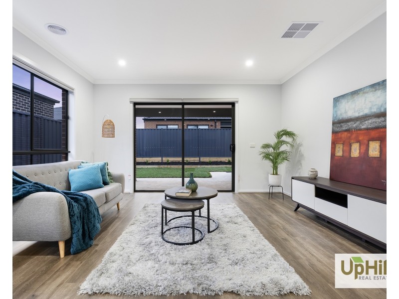 38 Borthwick Parade, Clyde North VIC 3978