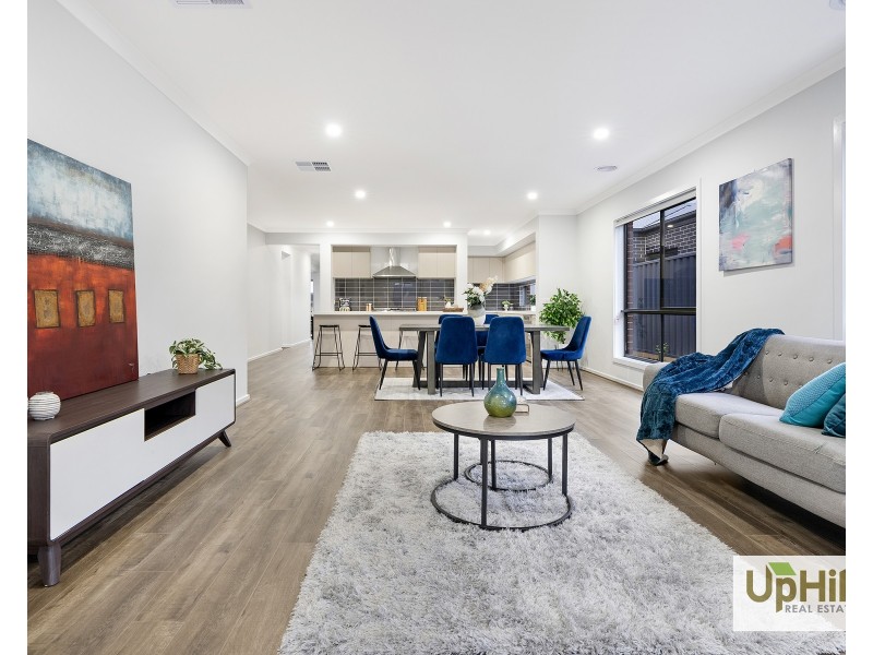 38 Borthwick Parade, Clyde North VIC 3978