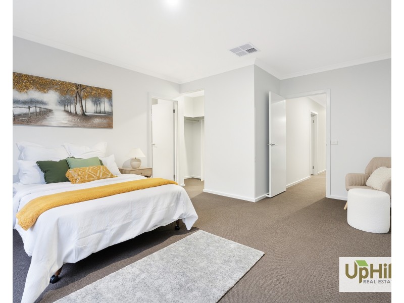 38 Borthwick Parade, Clyde North VIC 3978