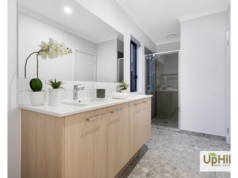 38 Borthwick Parade, Clyde North VIC 3978