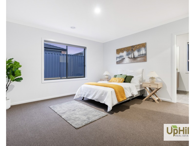 38 Borthwick Parade, Clyde North VIC 3978