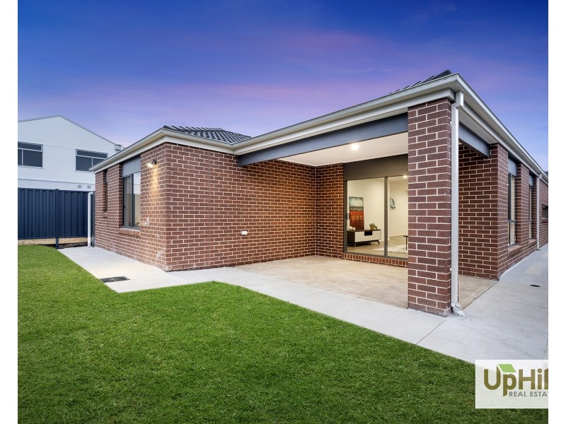 38 Borthwick Parade, Clyde North VIC 3978