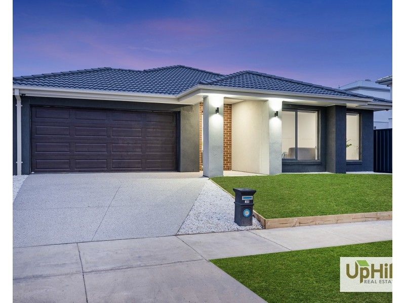 38 Borthwick Parade, Clyde North VIC 3978