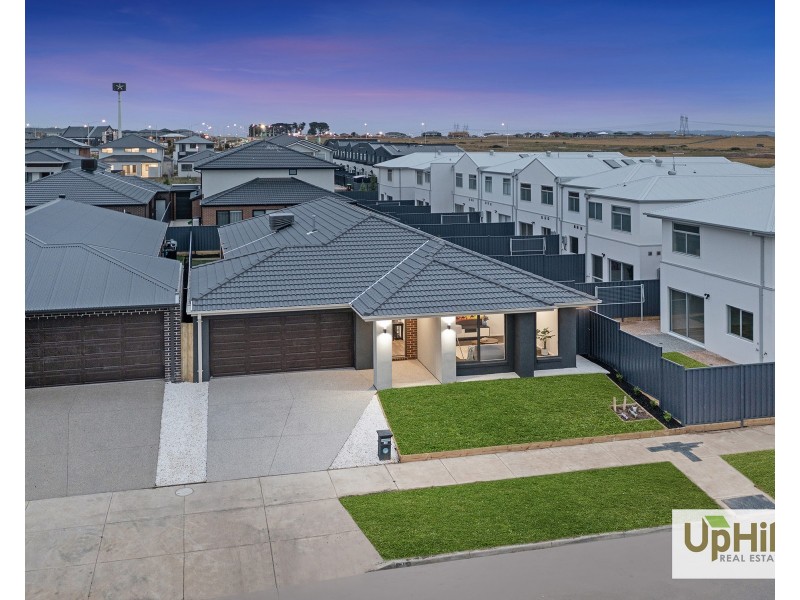 38 Borthwick Parade, Clyde North VIC 3978