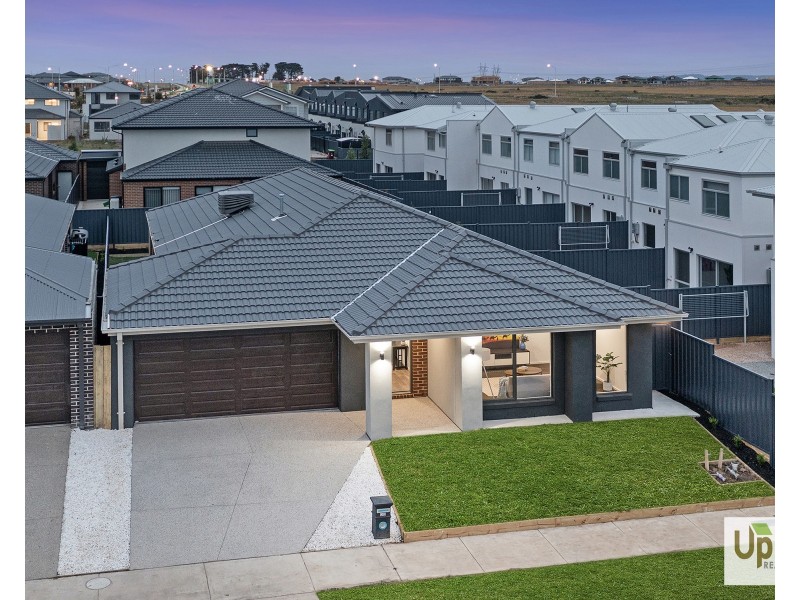 38 Borthwick Parade, Clyde North VIC 3978