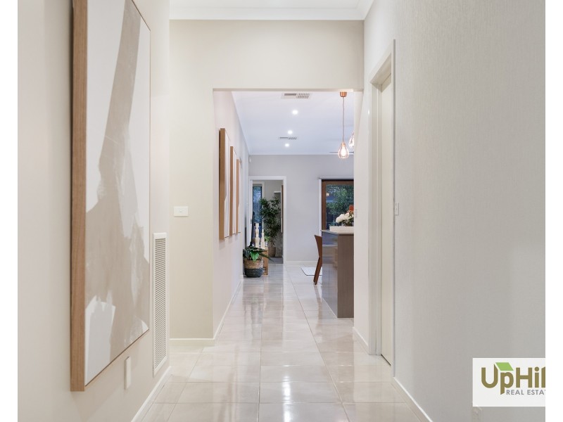 6 Bonnington Boulevard, Clyde North VIC 3978