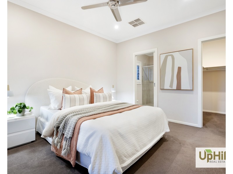 6 Bonnington Boulevard, Clyde North VIC 3978