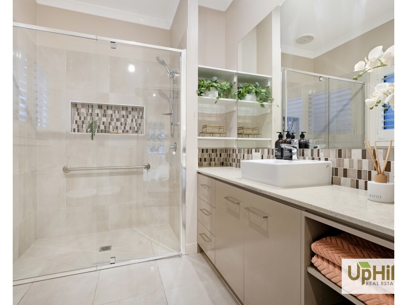 6 Bonnington Boulevard, Clyde North VIC 3978