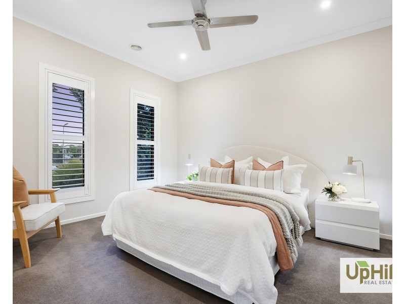 6 Bonnington Boulevard, Clyde North VIC 3978