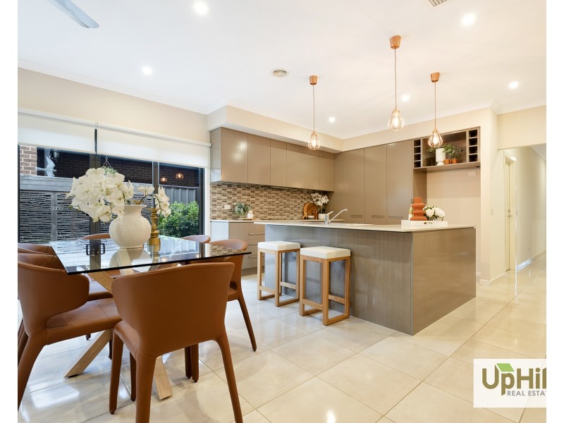 6 Bonnington Boulevard, Clyde North VIC 3978