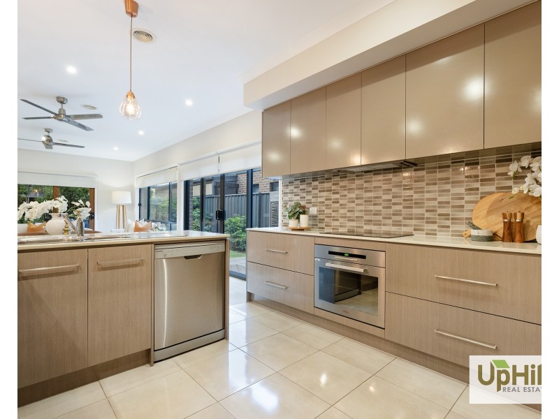 6 Bonnington Boulevard, Clyde North VIC 3978