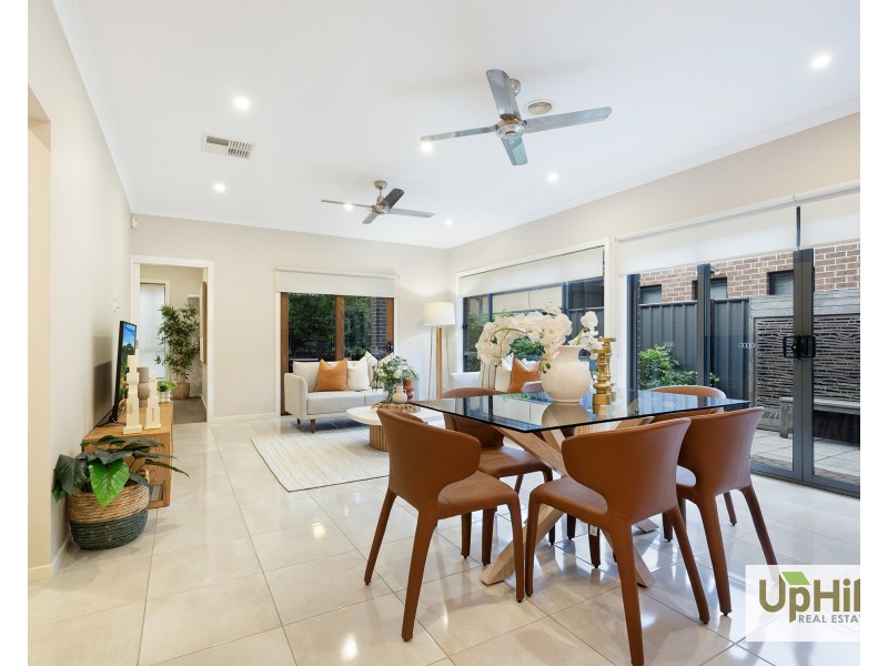 6 Bonnington Boulevard, Clyde North VIC 3978