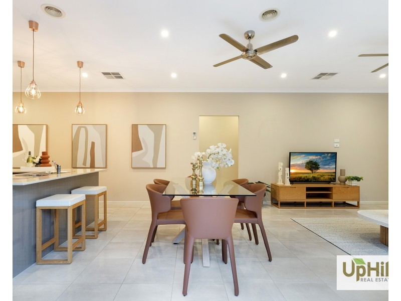 6 Bonnington Boulevard, Clyde North VIC 3978
