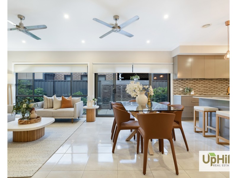 6 Bonnington Boulevard, Clyde North VIC 3978