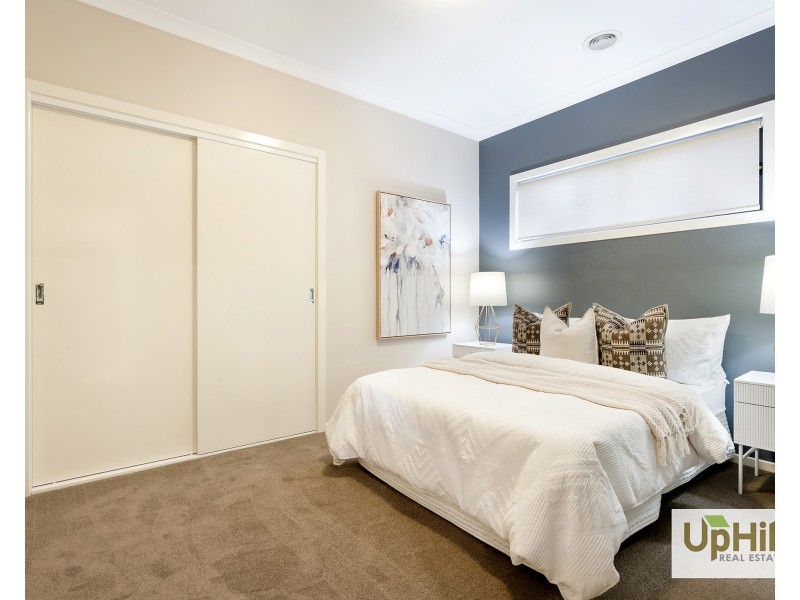 6 Bonnington Boulevard, Clyde North VIC 3978