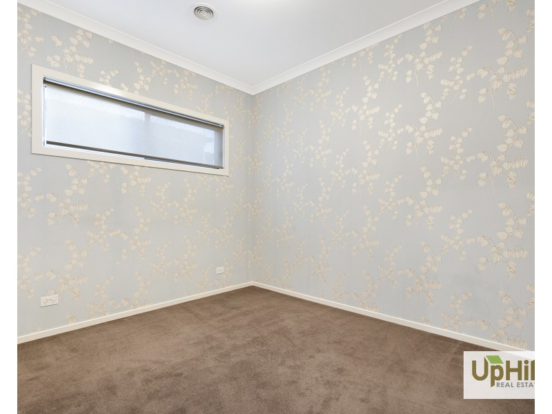 6 Bonnington Boulevard, Clyde North VIC 3978