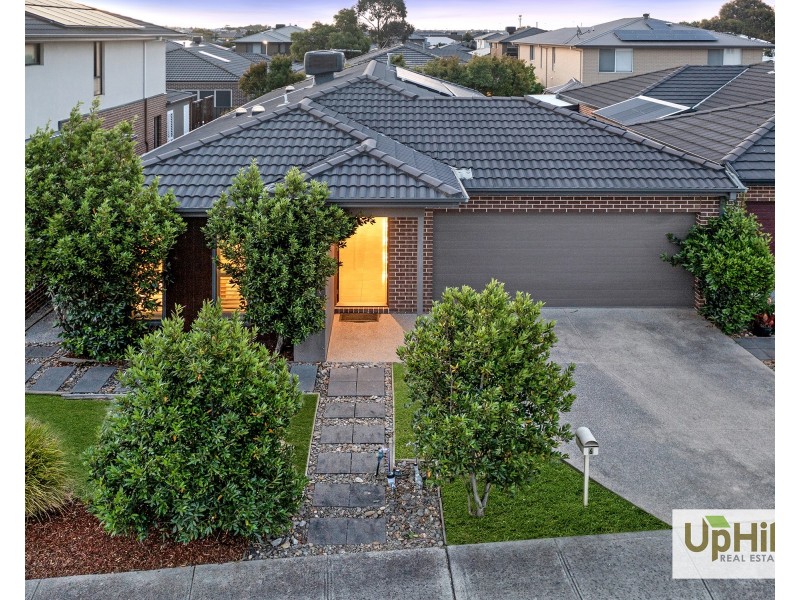 6 Bonnington Boulevard, Clyde North VIC 3978