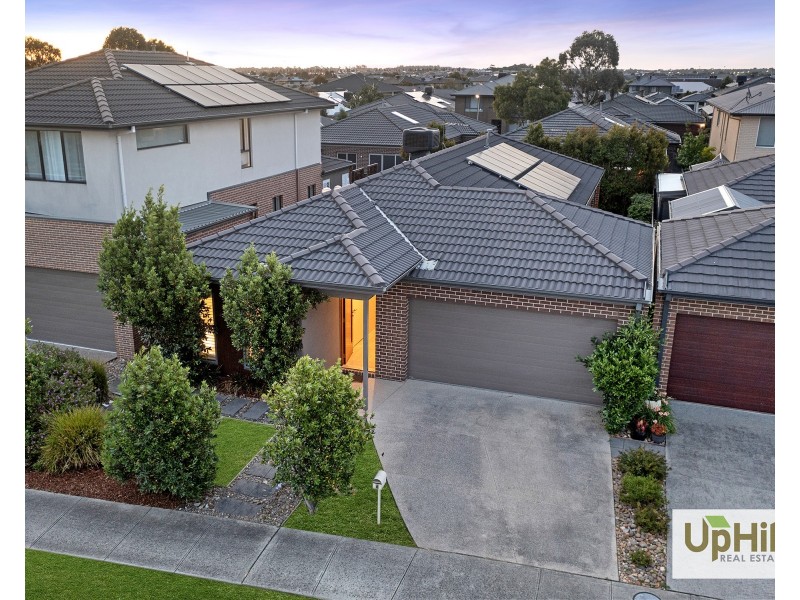 6 Bonnington Boulevard, Clyde North VIC 3978