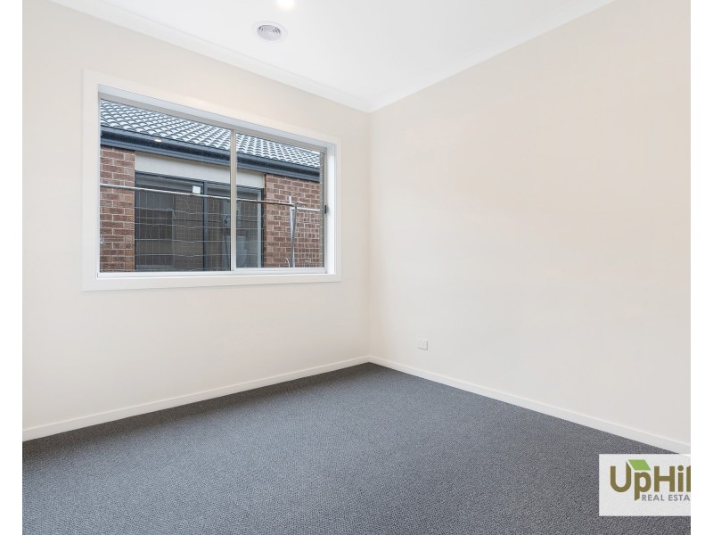 16 Taranto Street, Clyde VIC 3978