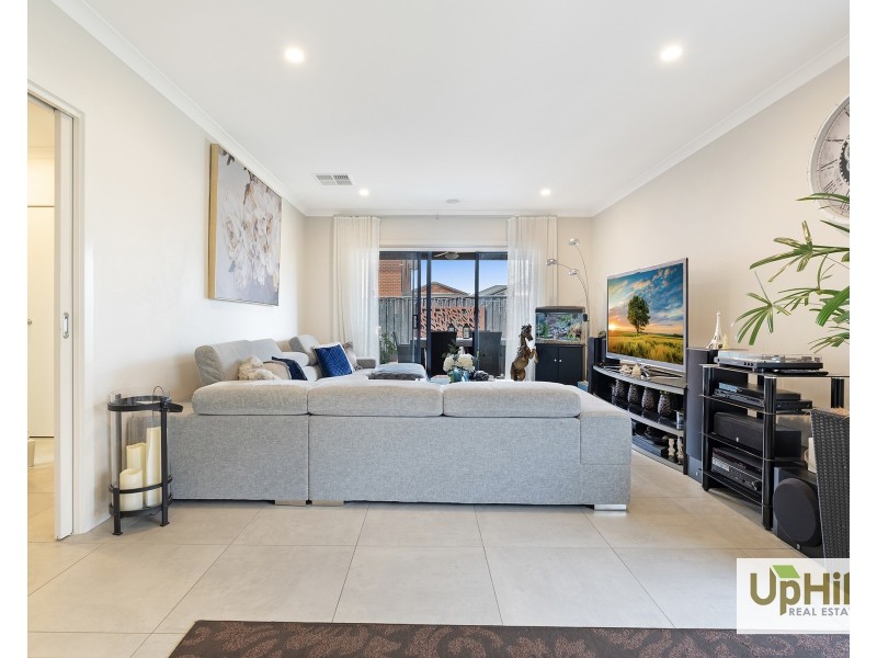 21 Blackhazel Crescent, Clyde North VIC 3978