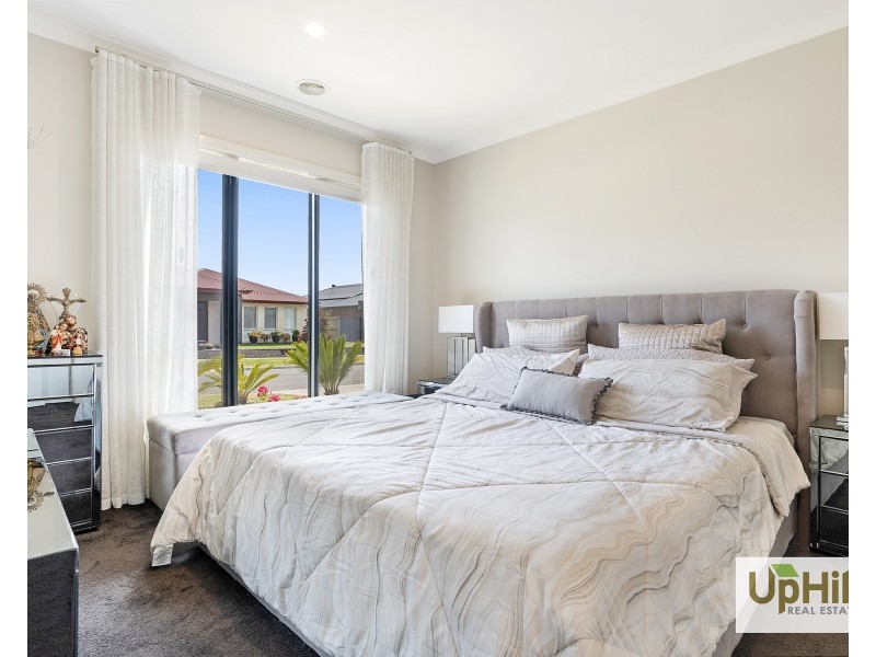 21 Blackhazel Crescent, Clyde North VIC 3978