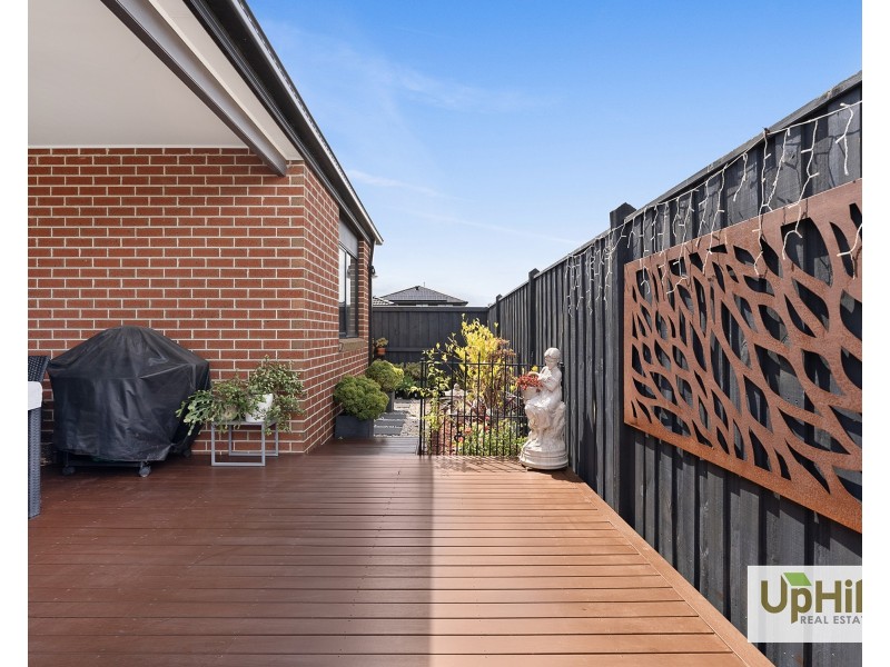 21 Blackhazel Crescent, Clyde North VIC 3978