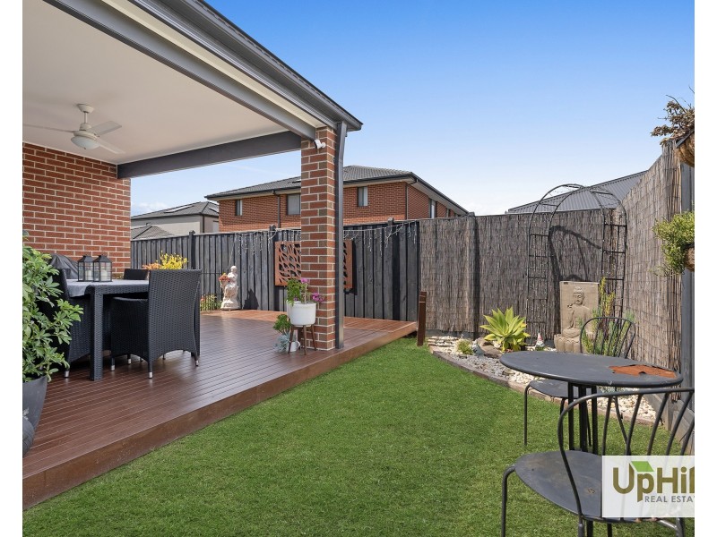 21 Blackhazel Crescent, Clyde North VIC 3978