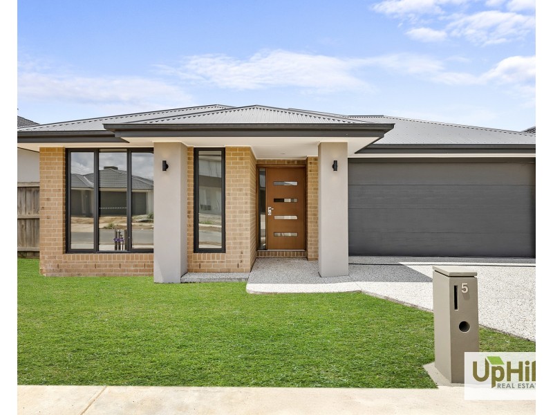 5 Gippsland Avenue, Clyde North VIC 3978