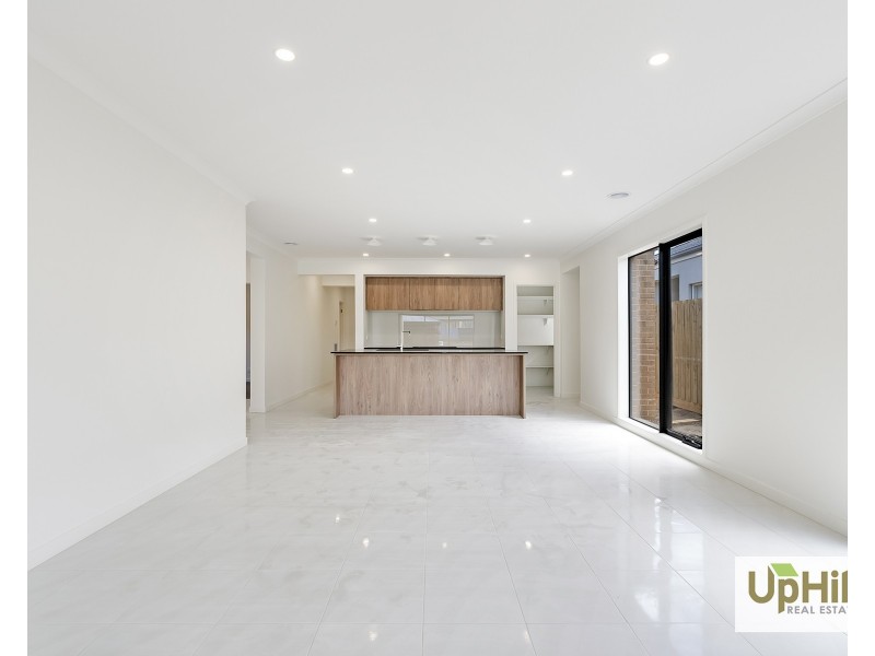 5 Gippsland Avenue, Clyde North VIC 3978