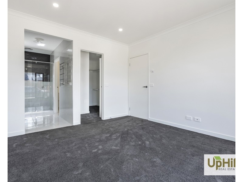 5 Gippsland Avenue, Clyde North VIC 3978