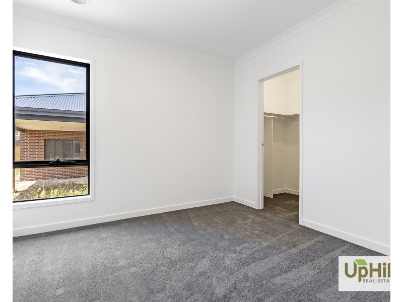 5 Gippsland Avenue, Clyde North VIC 3978