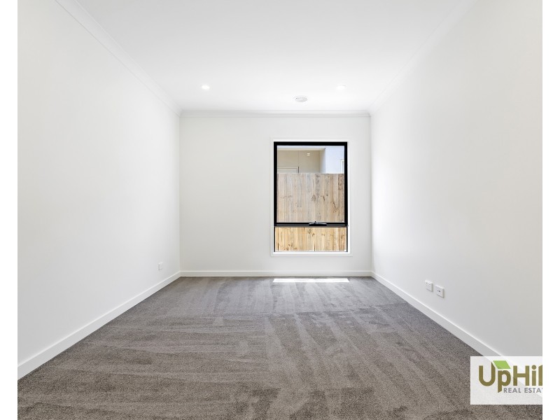 5 Gippsland Avenue, Clyde North VIC 3978