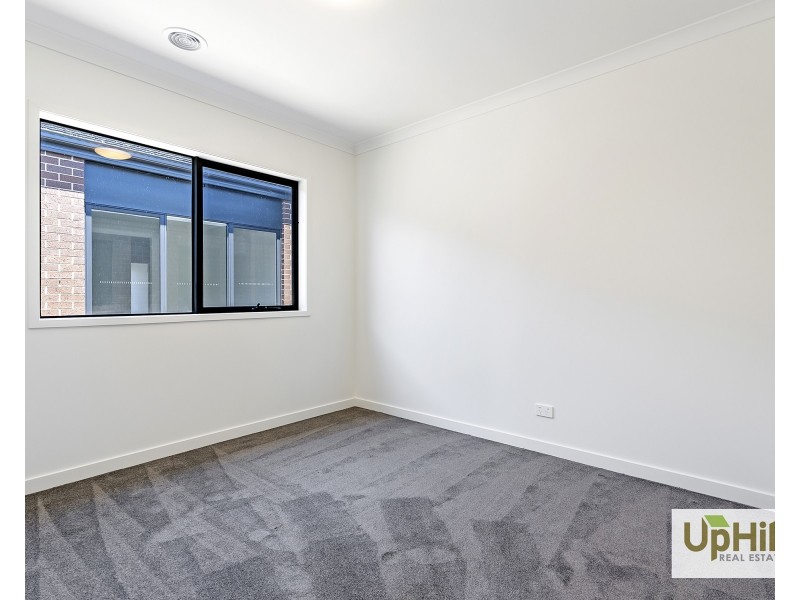 5 Gippsland Avenue, Clyde North VIC 3978