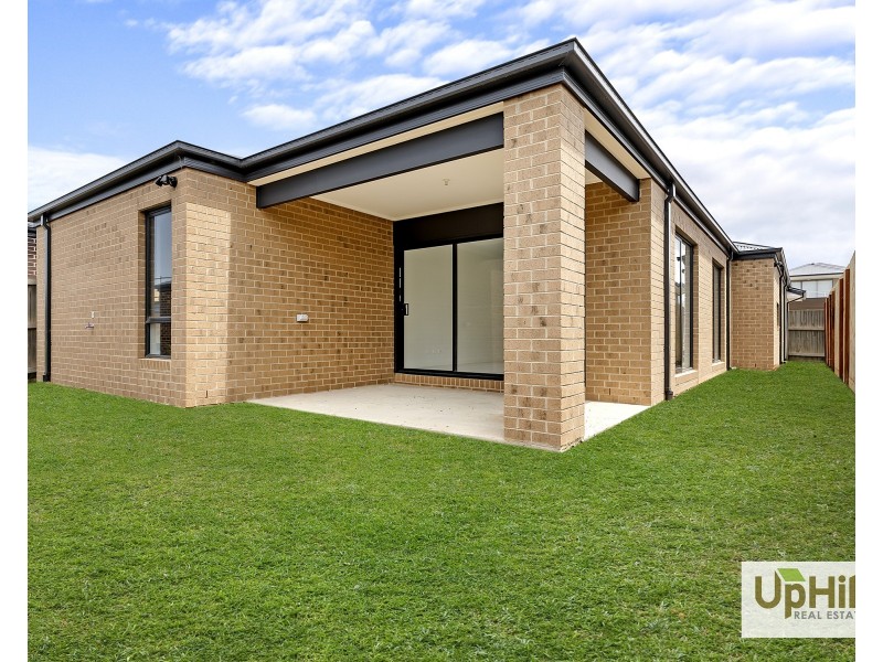 5 Gippsland Avenue, Clyde North VIC 3978