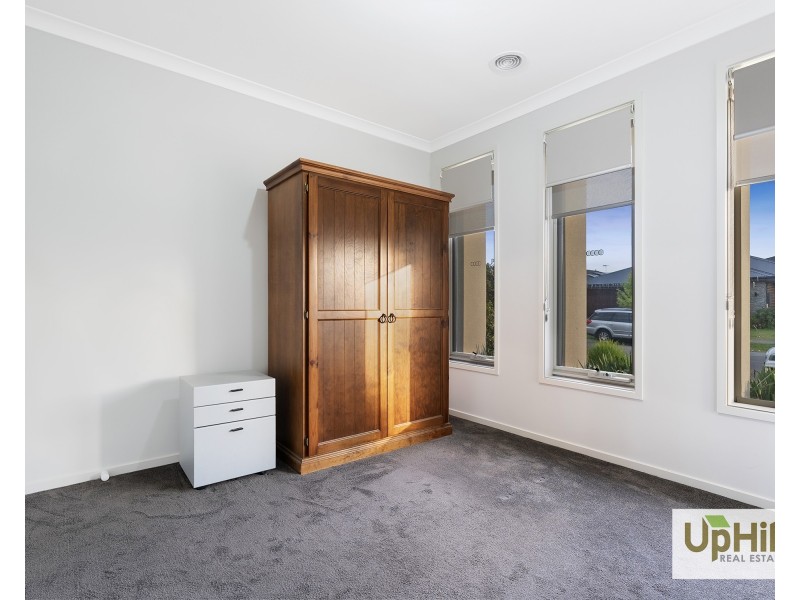 11 Guernsey Street, Clyde North VIC 3978
