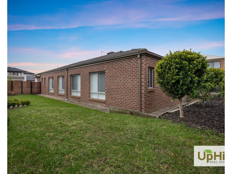 10 Belcam Circuit, Clyde North VIC 3978