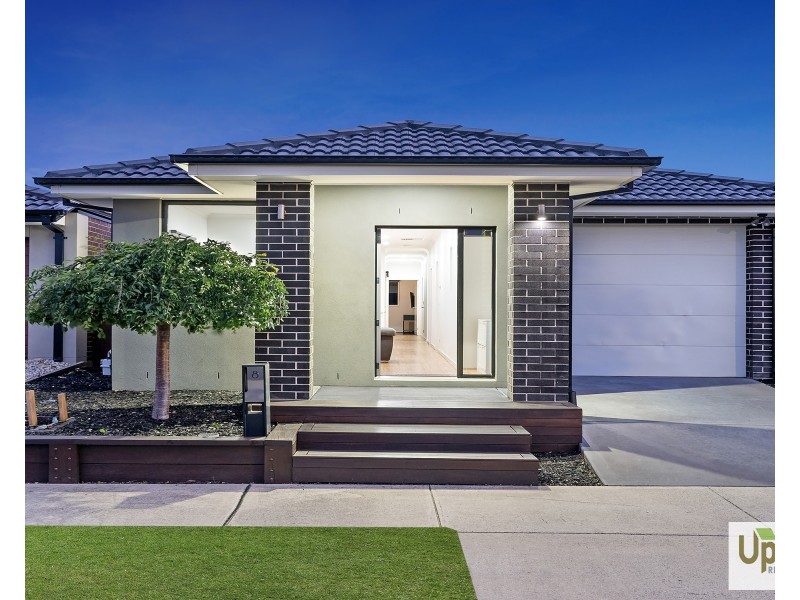 8 Freshman Avenue, Clyde VIC 3978