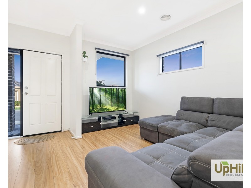 8 Freshman Avenue, Clyde VIC 3978