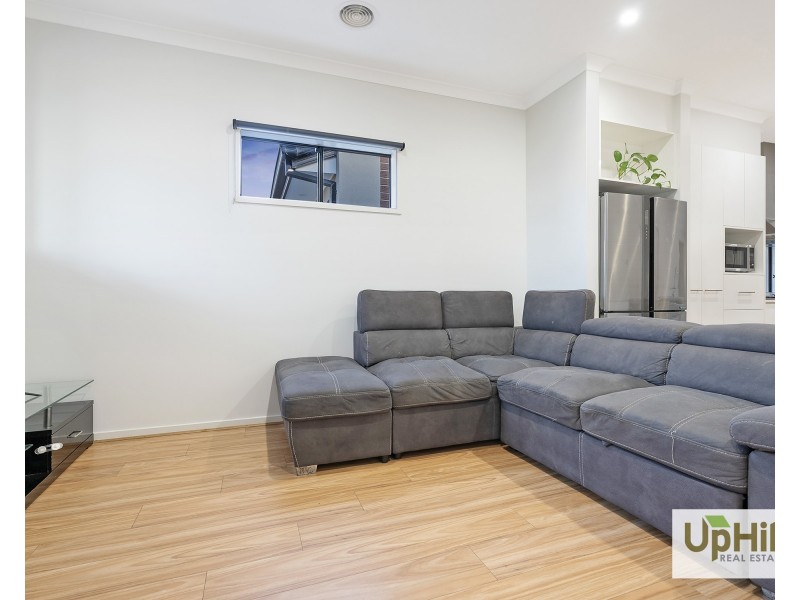 8 Freshman Avenue, Clyde VIC 3978