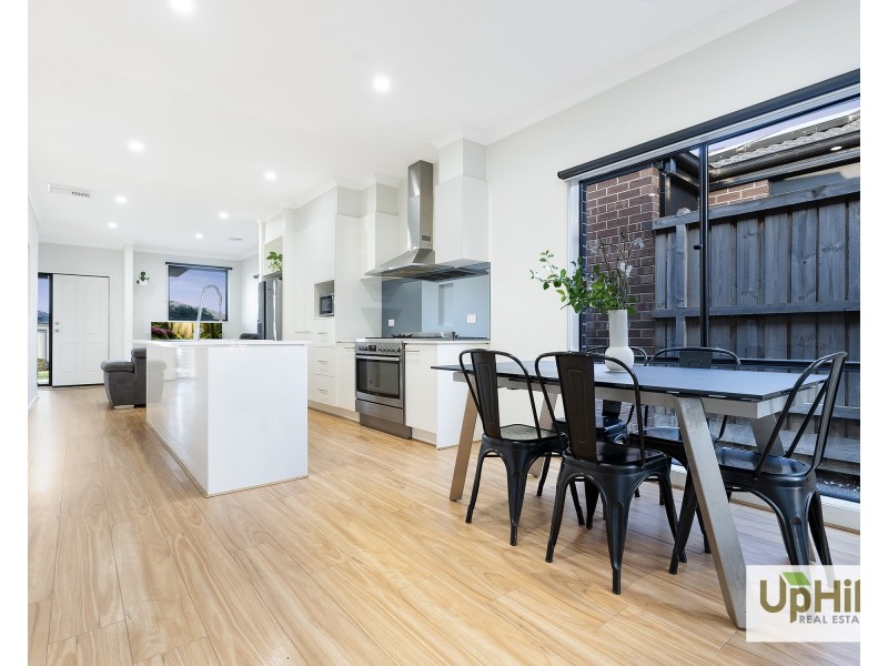 8 Freshman Avenue, Clyde VIC 3978