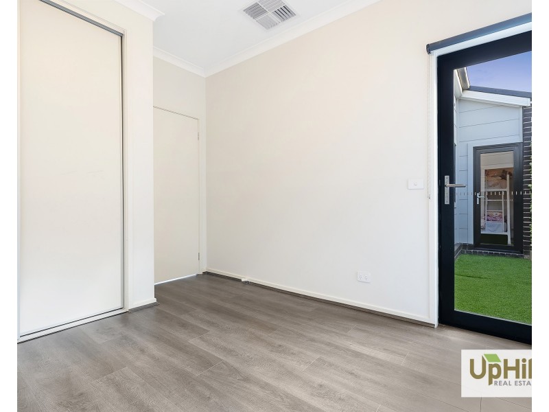 8 Freshman Avenue, Clyde VIC 3978