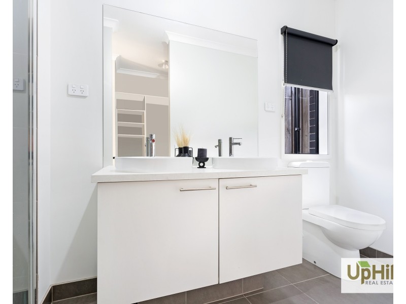 8 Freshman Avenue, Clyde VIC 3978