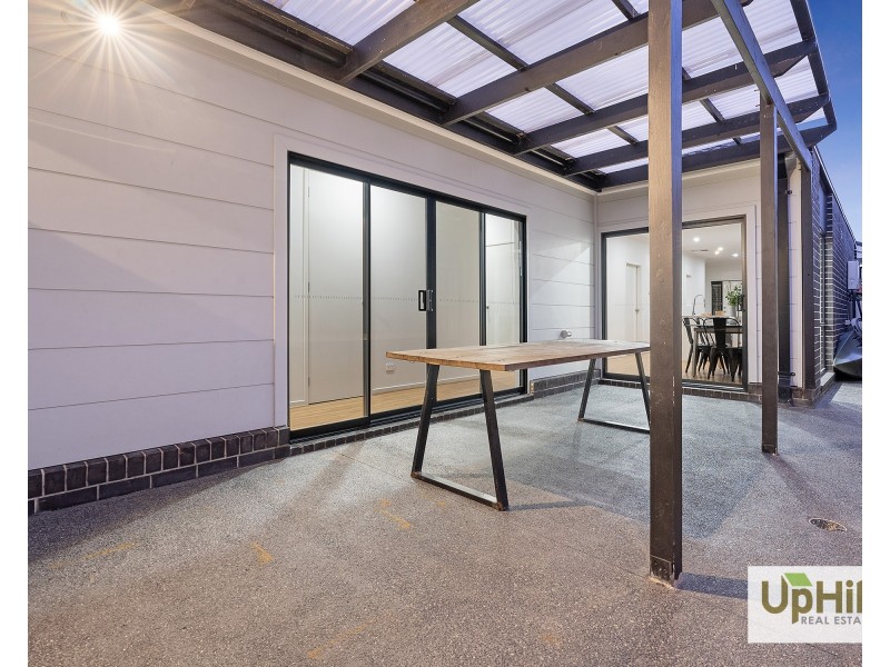 8 Freshman Avenue, Clyde VIC 3978