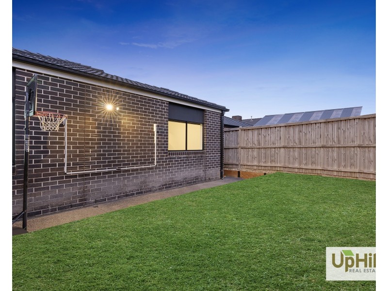 8 Freshman Avenue, Clyde VIC 3978