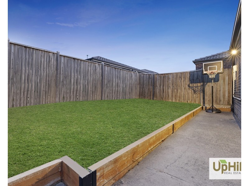 8 Freshman Avenue, Clyde VIC 3978